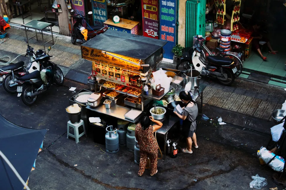 Cơm trưa văn phòng